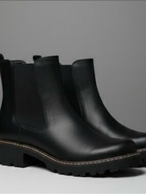 Universal Thread Women's Celina Chelsea Boots